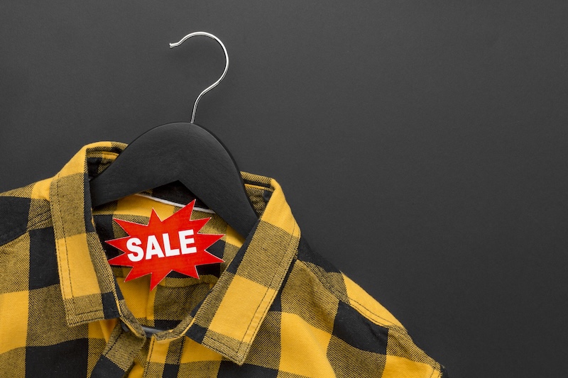 Skjorta på galege med texten SALE